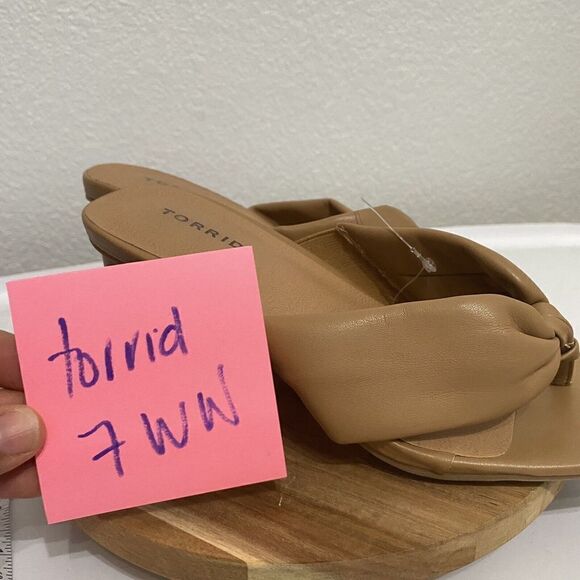 Torrid Womens New Beige Chunky Heel Y2K 90s Thong Heel Sandals Size 7 WW - Picture 4 of 12
